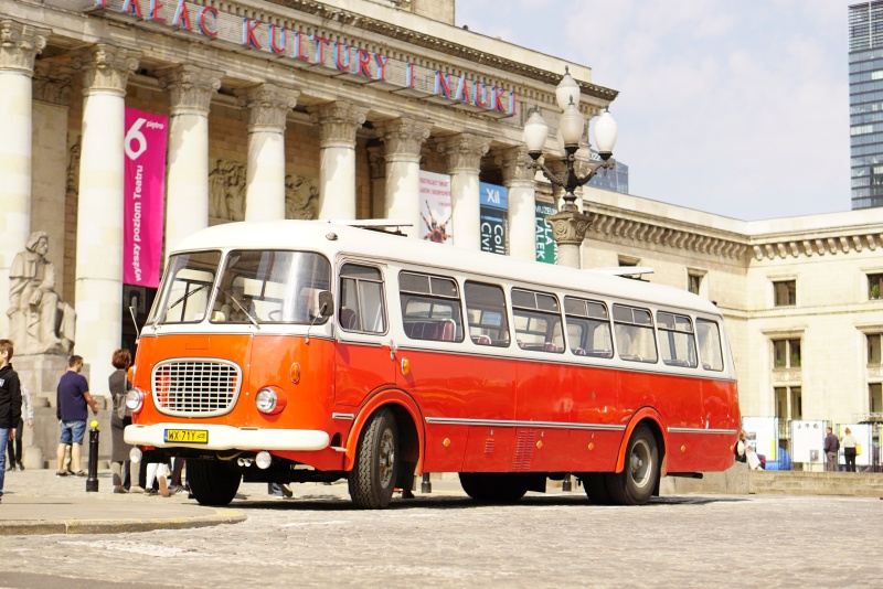 El tour comunista en bus antiguo "Pepino"